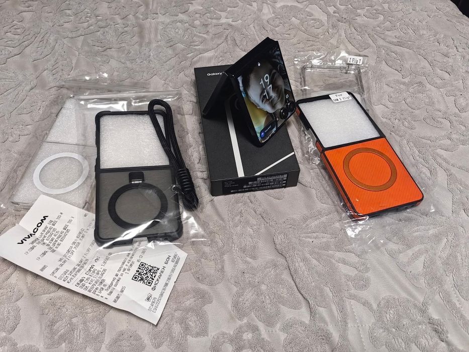 Samsung Galazy Z Flip 7 с  2 години гаранция