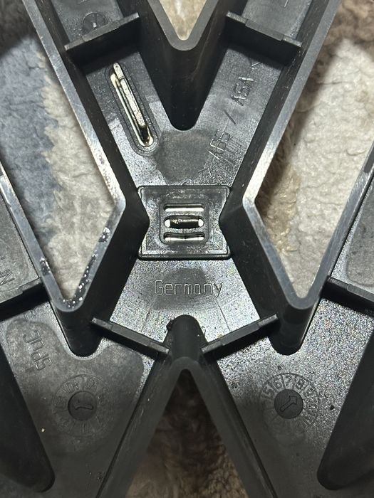 Значок Volkswagen Touareg