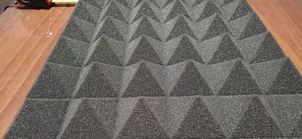 24 бр. пирамидални акустични панели 30×30×5 см Акустична пяна