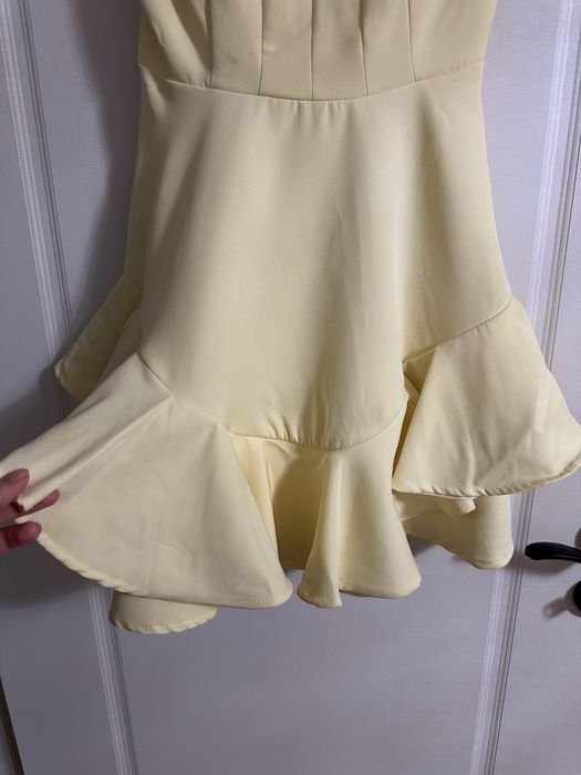 Жълта рокля