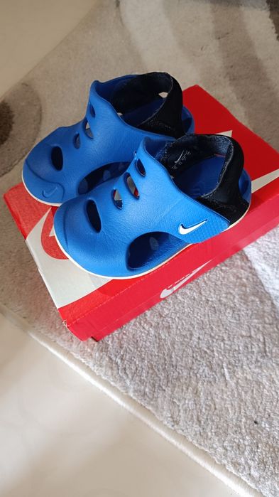 Маратонки Адидас и сандали Найк 21