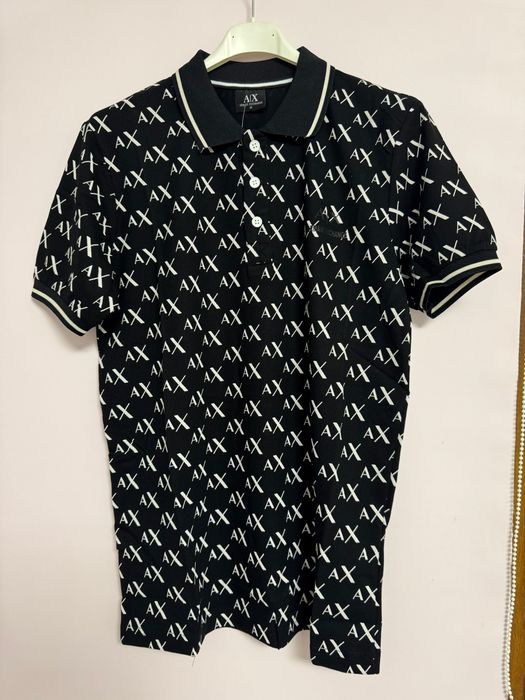 Tricouri de damă și de bărbați diferite mărimi și culori