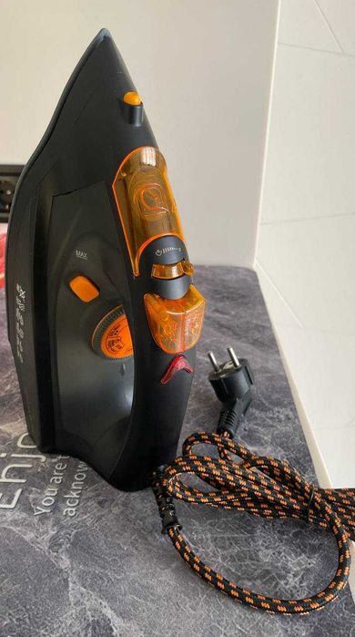 Утюг Bene R3-BK Steam Iron