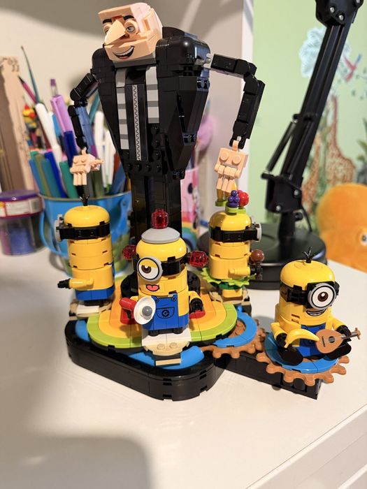 Конструктор LEGO Minions - Гру и Миньоните (75582)