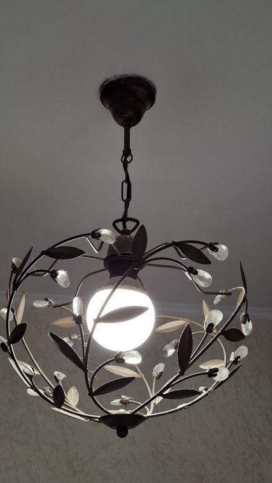 Продаются Люстры