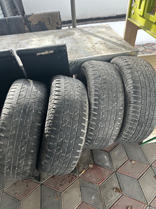 275/60/20  Yokohama Geolander G015