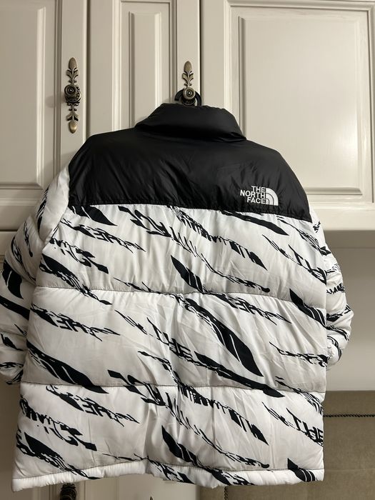 Geacă The North Face alb/negru – mărimea L – NOUĂ