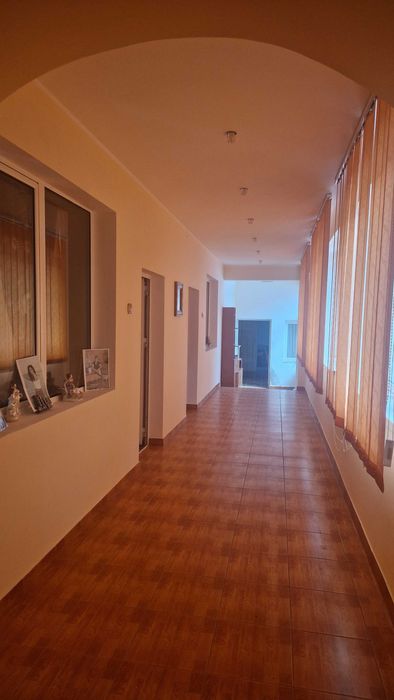 Casă complet renovată, grădină și curte mare  .