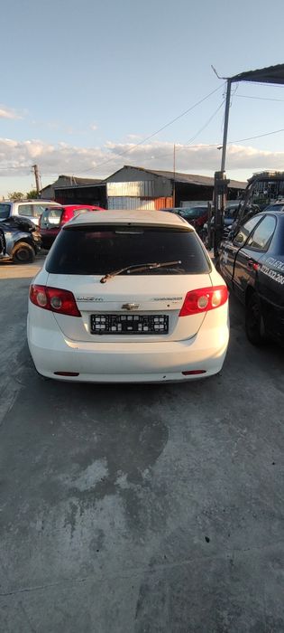 Dezmembrez Chevrolet Lacetti 1.6 benzina