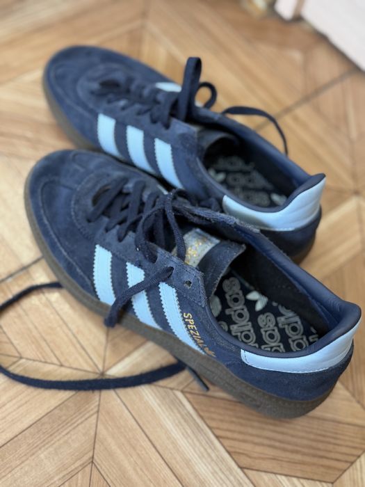 Продам детские кроссовки