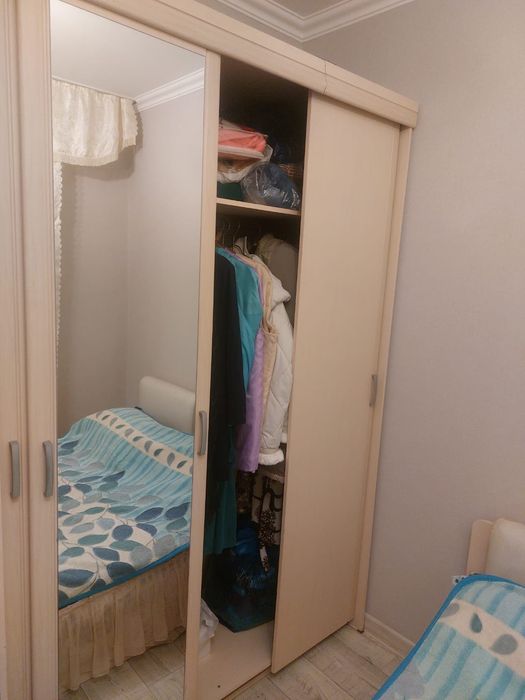 Шкаф купе; бежевый.