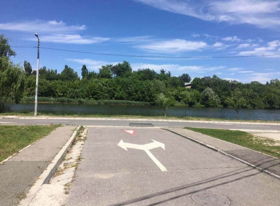 Vând teren aproape de lac în Peninsula Petricani