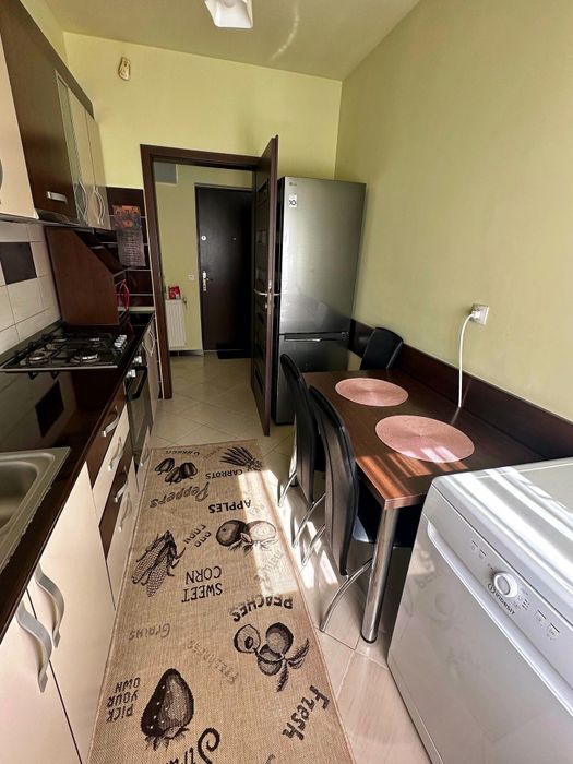 Apartament decomandat cu 2 camere de închiriat