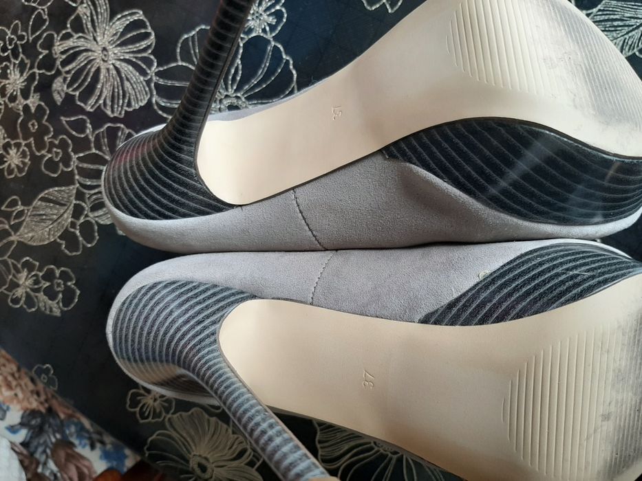 Продам туфли на высоком каблуке