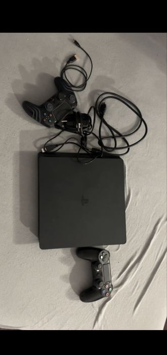 Vand PS4 slim+2 controllere