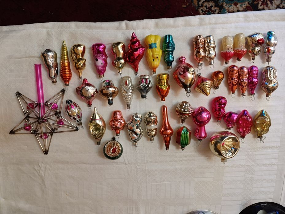 Ёлочные игрушки , гирлянды и всё новогоднее СССР