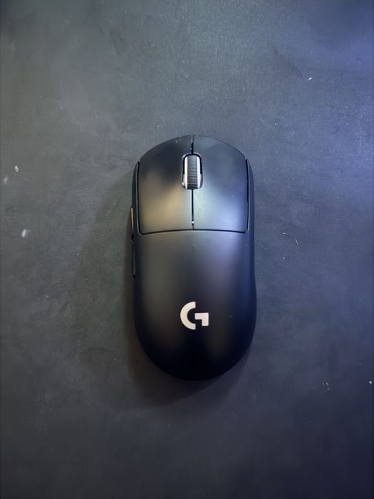 Продавам logitech pro superlight