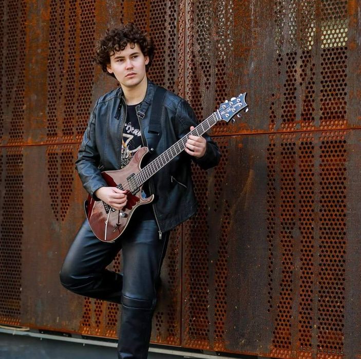 Cursuri de chitară electrică și clasică