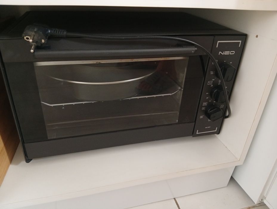 Продам духовку neo