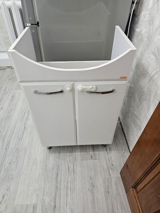 Продам тумбу с раковинной