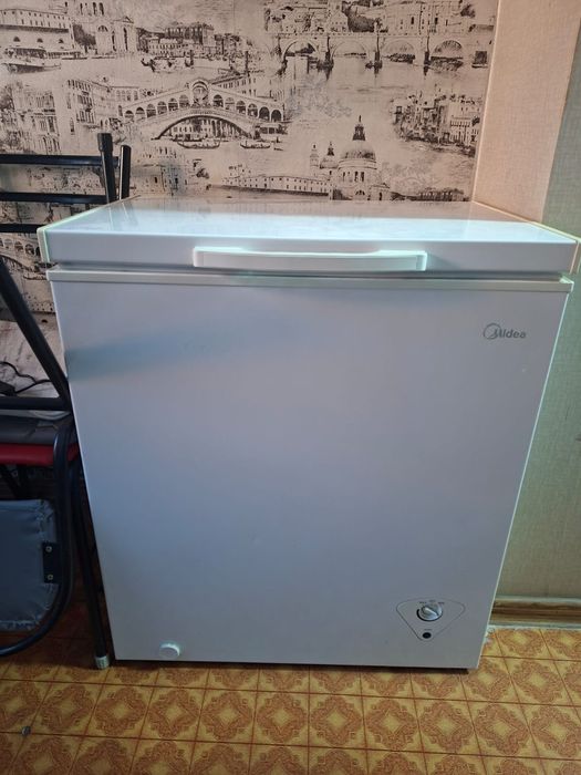 Продам морозильник Midea.