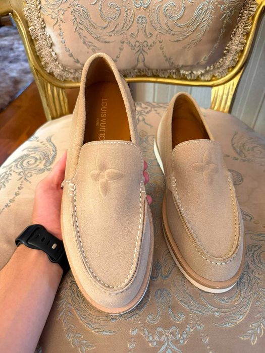 Mocasini Louis Vuitton bej din piele întoarsă