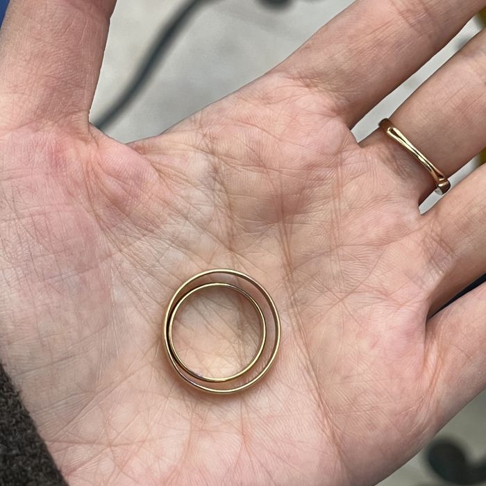 Продам два обручальных кольца