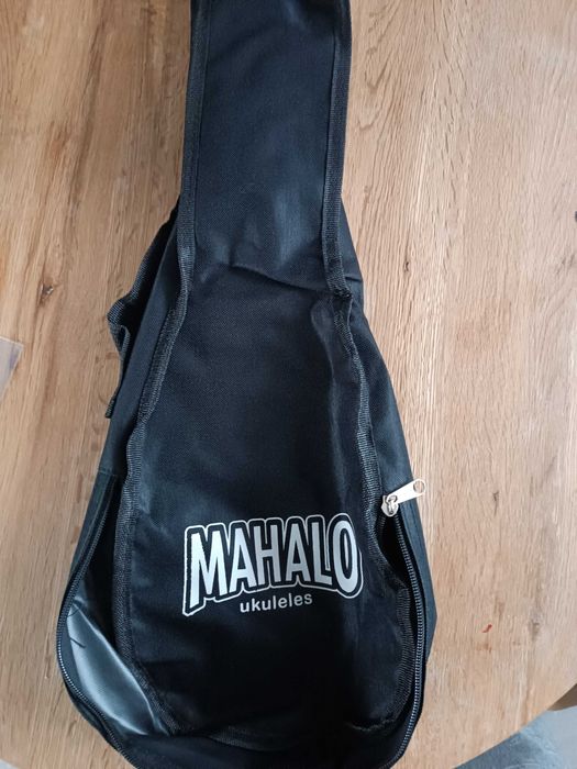 Концертно укулеле Mahalo с пълен набор от аксесоари