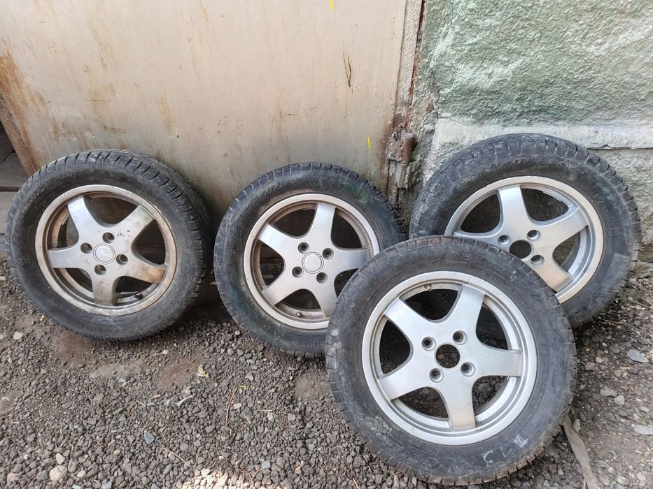 Продам 14 резину летнюю с дисками(титанки)