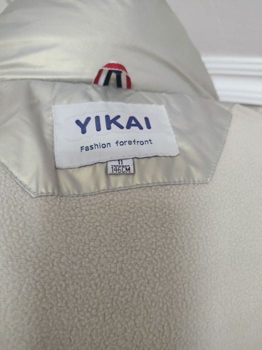 продам зимнию куртку для девочки