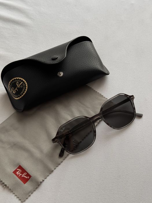 Солнцезащитные очки Ray Ban