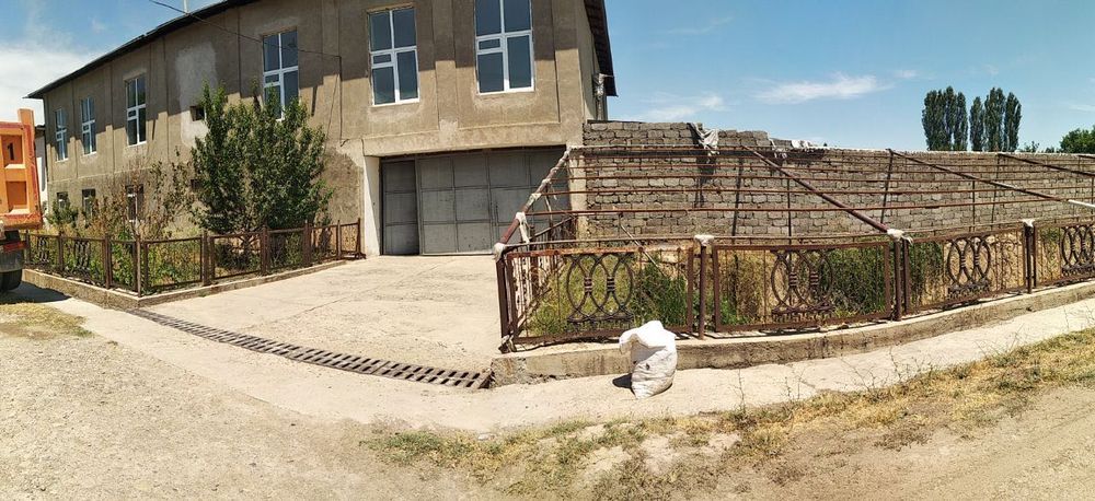 O’rta Saroy, O’rta chirchiq tumanida Hovli uy sotiladi. Продаётся дом