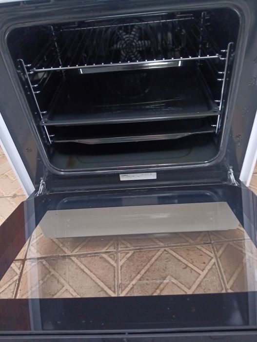 Свободно стояща печка с керамичен плот Gorenje с 2 години Гаранция