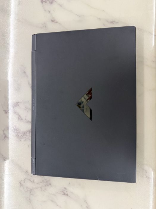 HP Victus (i5 / GTX / 144Hz)