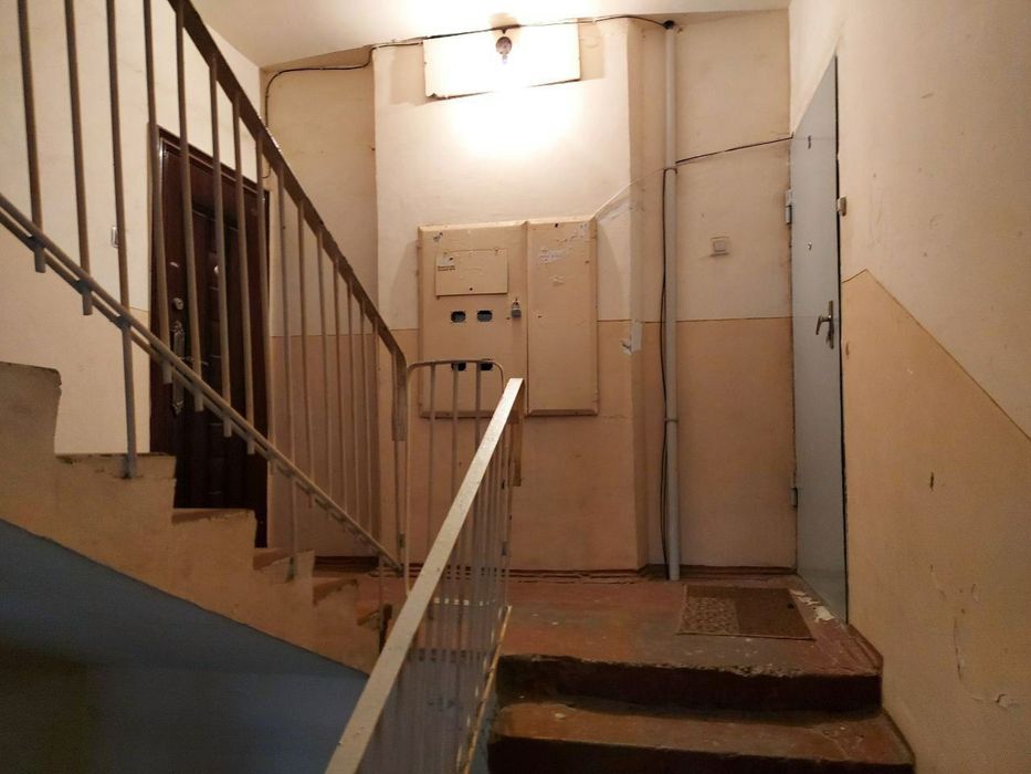 Uy sotiladi Qoratoshda 1 etaj 3 xonali.