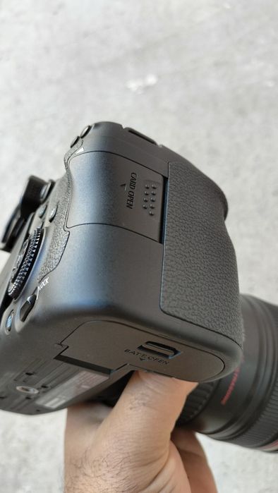 Yangi xolatda Canon 6d mark 2 sotiladi 24-105 f4 obektivi bilan