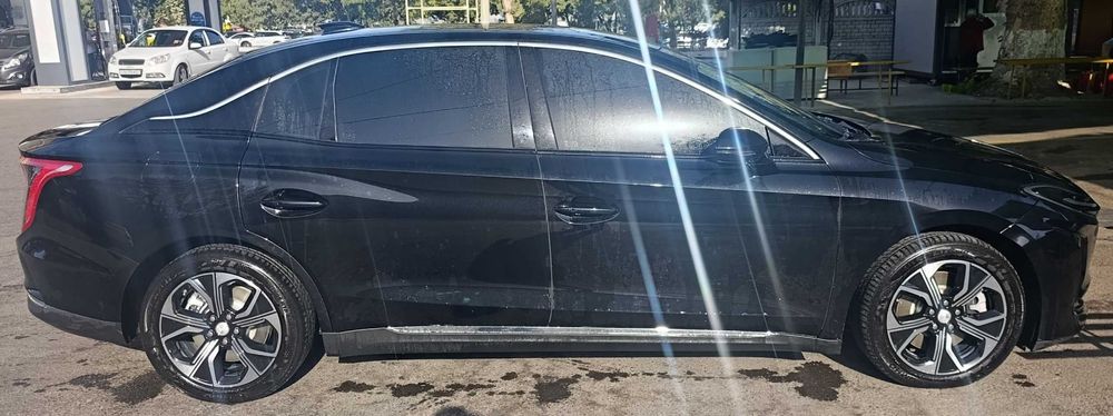 Продается Хонджи екм5 Hongqi eqm5