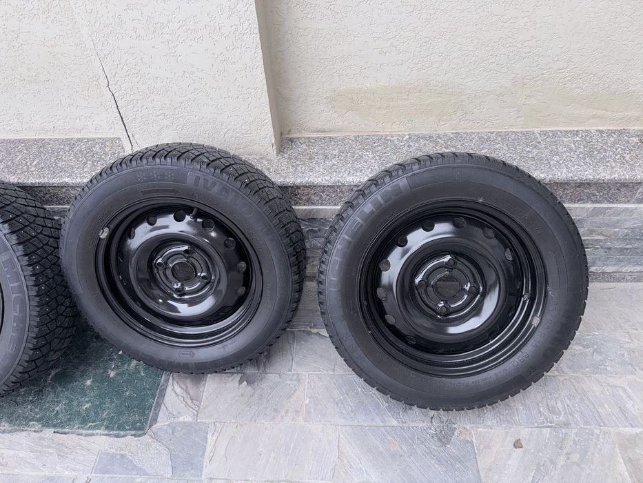 Зимние  Шипованные  шины Michlen R15