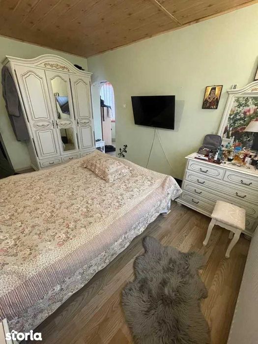 Casa de vanzare cu teren de 3000 mp,hala