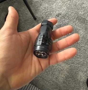 Lanterna cu acumulator, lungime 8,5 cm lumina foarte puternica