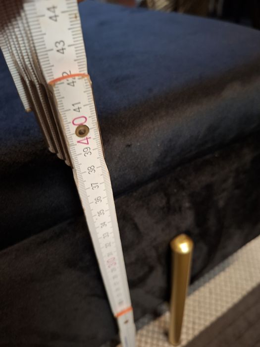 Стилна черна табуретка тип ракла