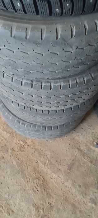 Продам резину 205/70/15С
