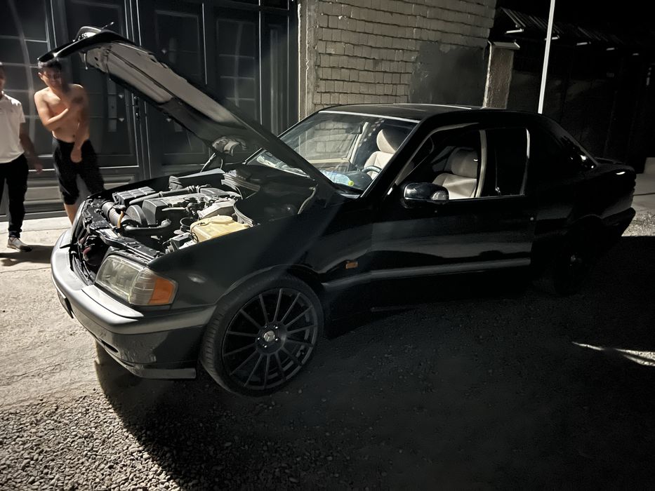 w 202 Mersedes 1994 холати яхши мошина бензинда майда чуда иши бор