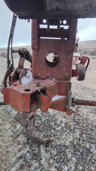 Vând plug cu 3 cormane