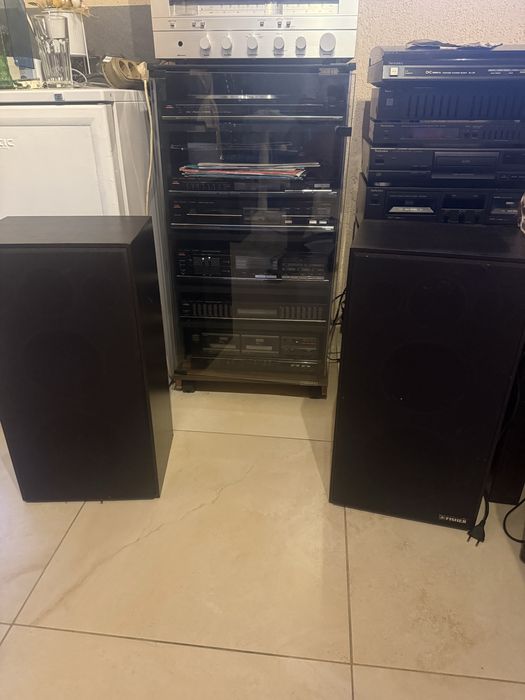 Linie rack Fisher cu boxe si telecomanda