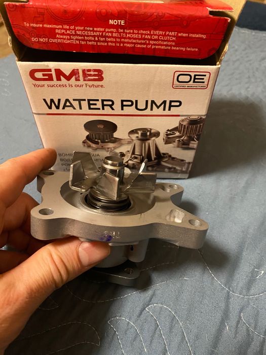 Помпа автомобильная Toyota yaris 1.3 2nz-fe