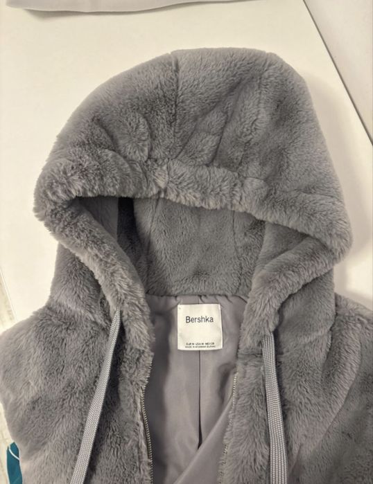 Geaca gri bershka marimea M