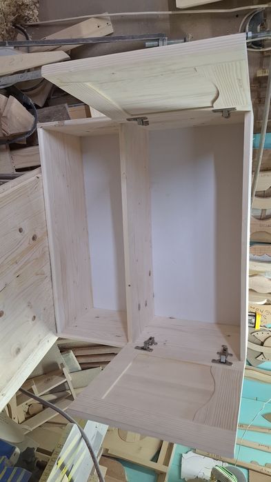 Шкафове от масивна дървесина