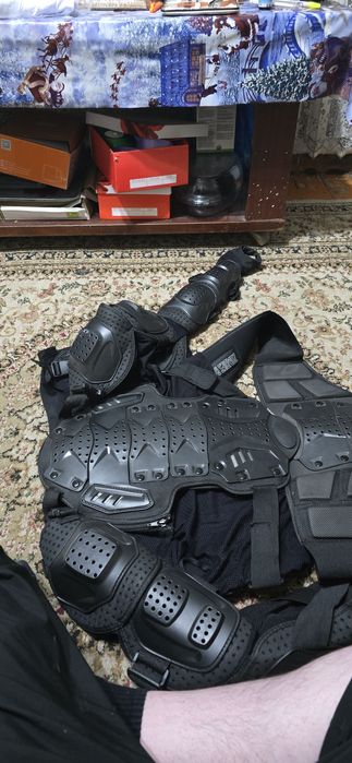 Шлем. Черепаха. Перчатки.