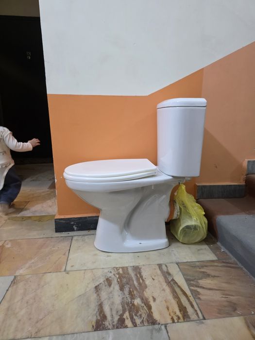 Унитаз продаётся